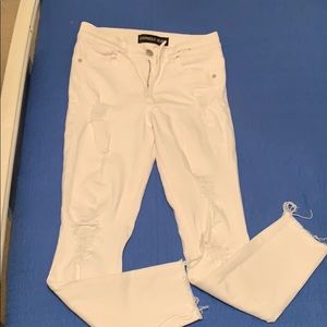 White jeans, ripped jeans, ankle length